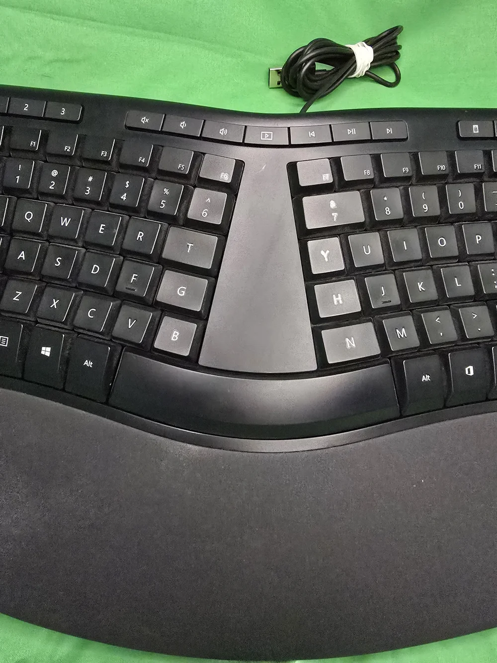 Microsoft 1878 Ergonomic Keyboard Wired USB Split Full Size Wrist Rest Black
